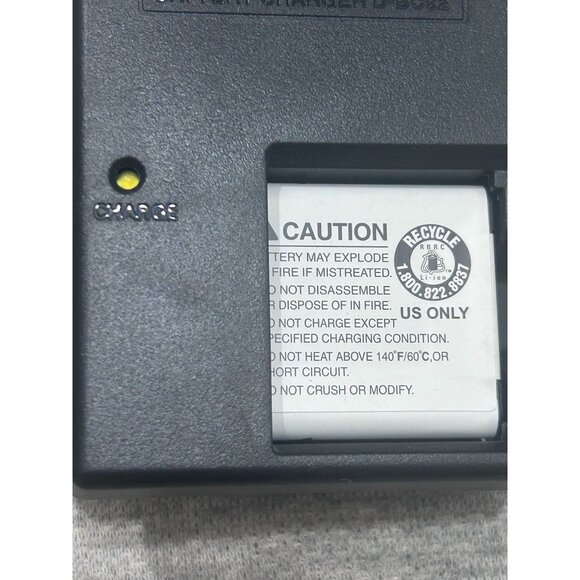Pentax Camera Charger Model D-BC92 With Battery Black - Picture 2 of 5